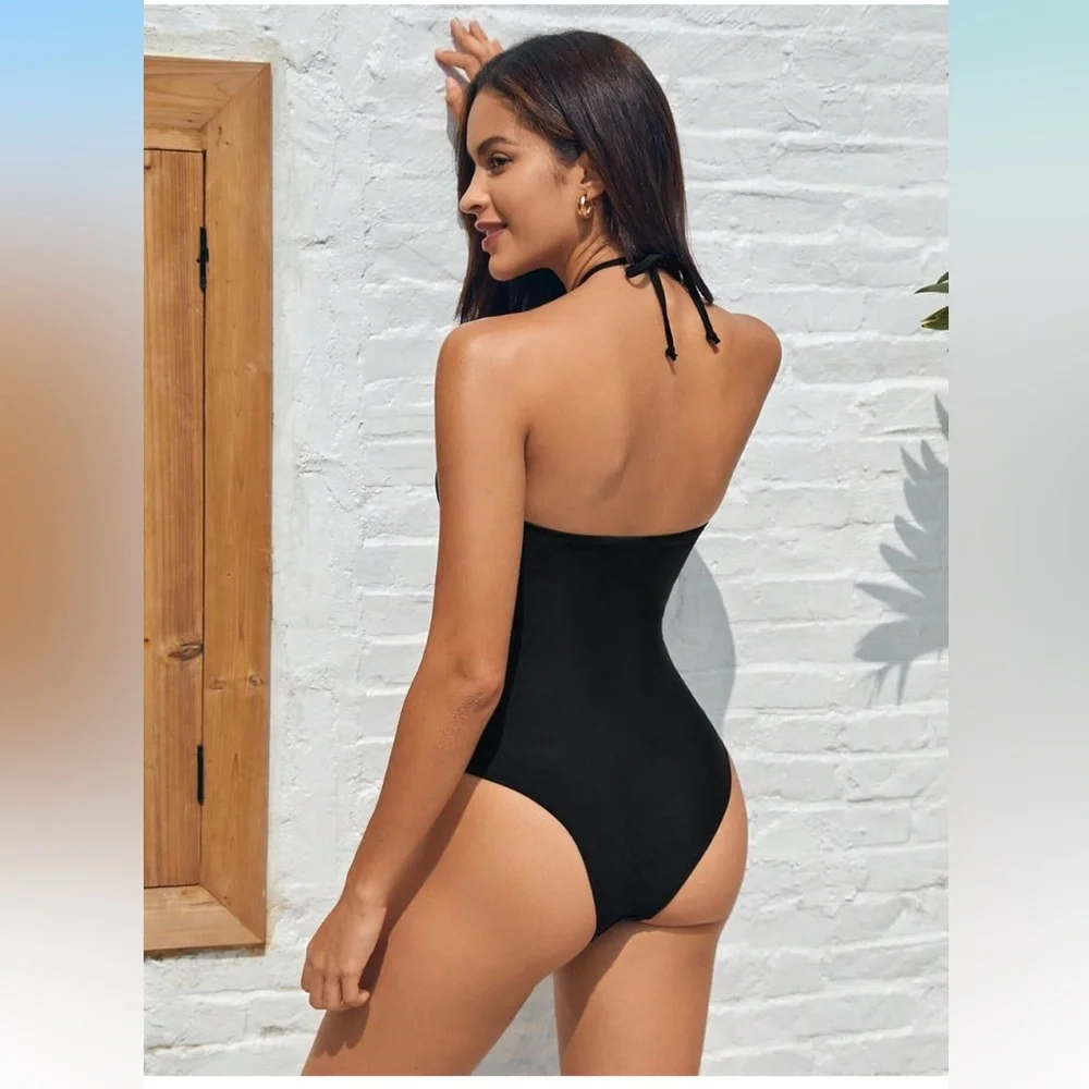 🚘Black Halter Neck One-Piece Swimsuit with Rosette and rushing - Picture 2 of 8